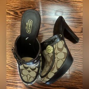Vintage Coach Women's Brown and Cream Patterned Mules with Charm